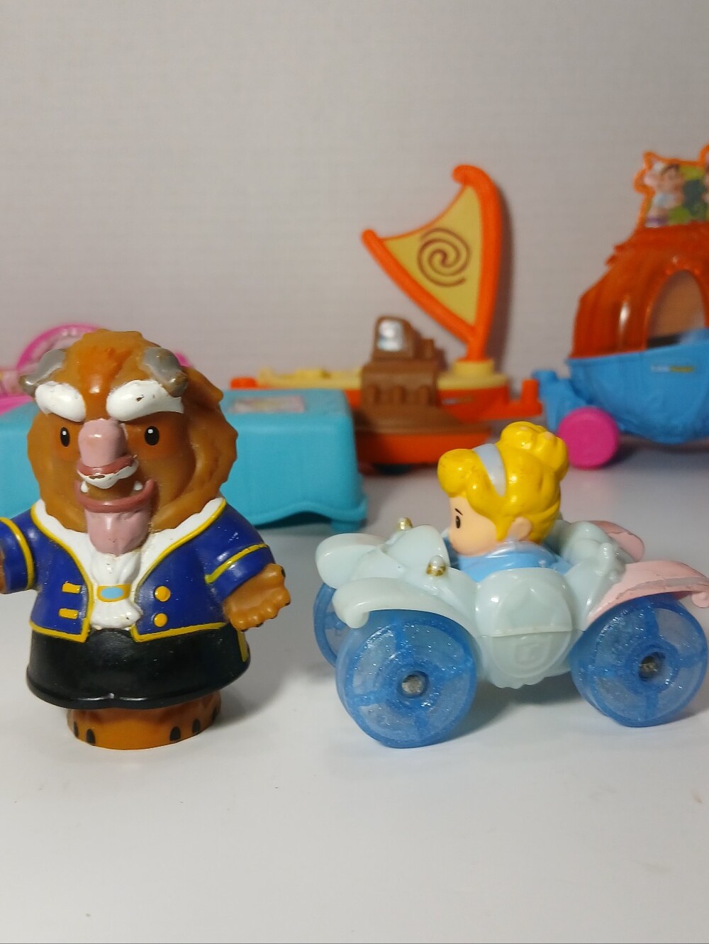 Fisher Price Little People Lot Disney Princess Beast Flynn Cinderella Wheelie - Picture 6 of 8